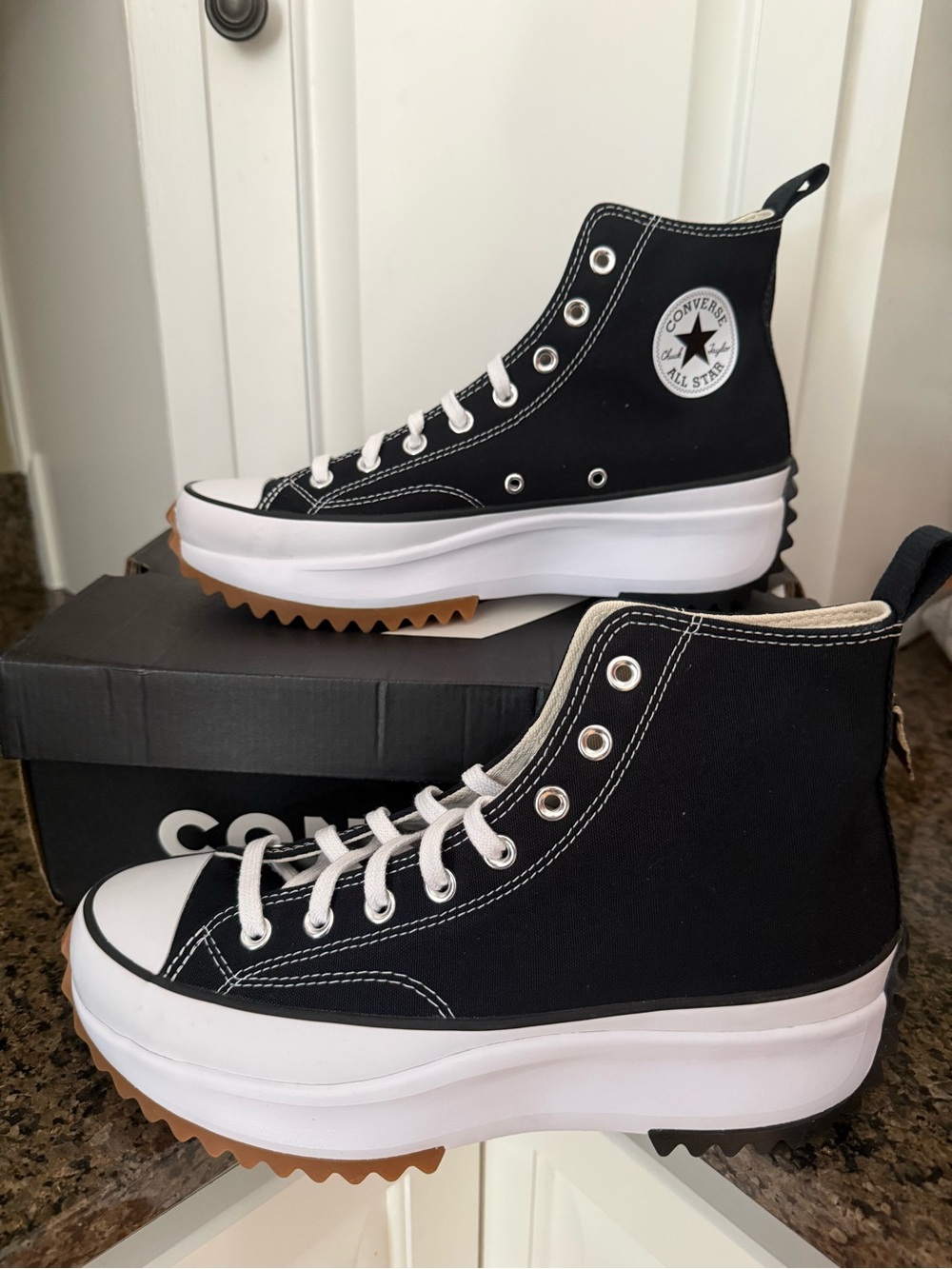 New In Box Converse Run Star Hike Hi Sneakers Black And White Men 10 Women 11.5